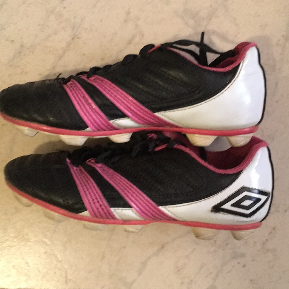 Girls (youth) 2.5 Umbro soccer/lacrosse cleats
